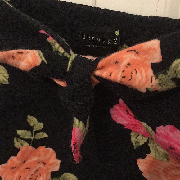 Floral Tank top with tie front - Picture 2 of 3